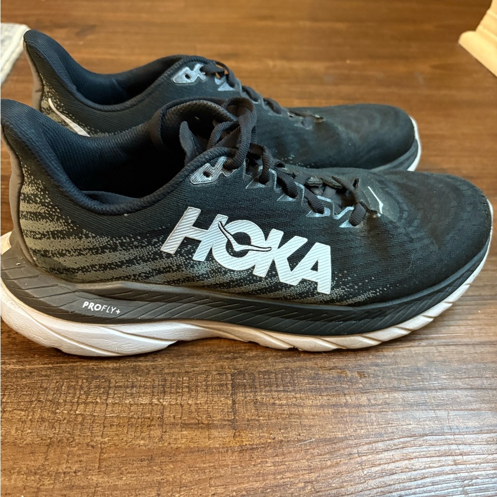 Hoka mach 5 women’s size 9 Black and White Athletic Shoes